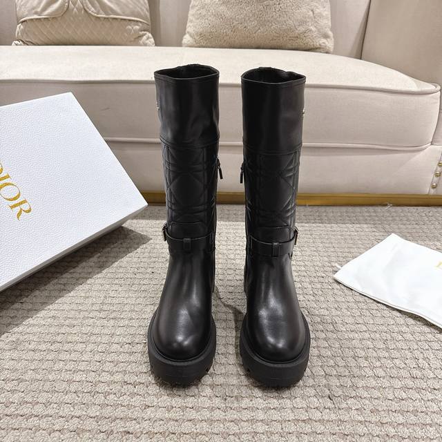 Retailer Level! D-Town boots exude a bold, modern appeal. The upper is crafted f