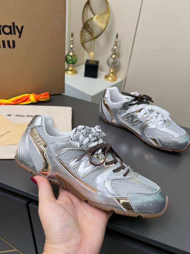 A total of 51 colors: 12 colors for mesh uppers, 20 colors for single shoes, 9