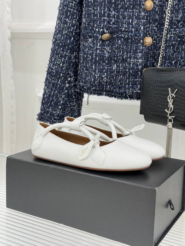 Factory Price Alaia 25Wf New Retro Handbag Series Mary Jane Shoes When the class