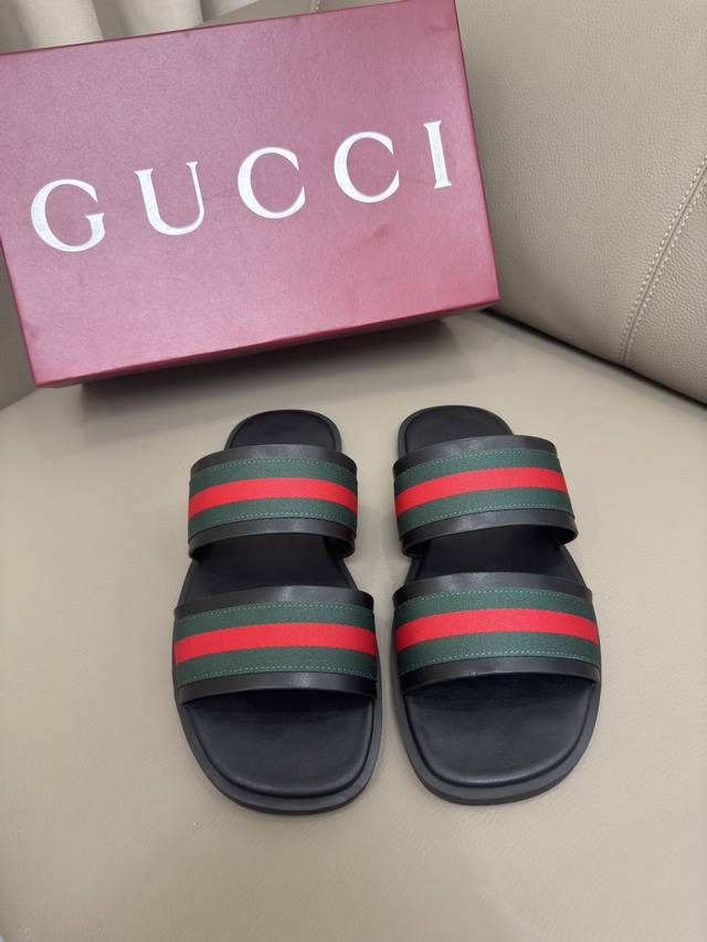 Elegant Style 2025 Summer New Men's Leather Slippers Inspired by the iconic desi