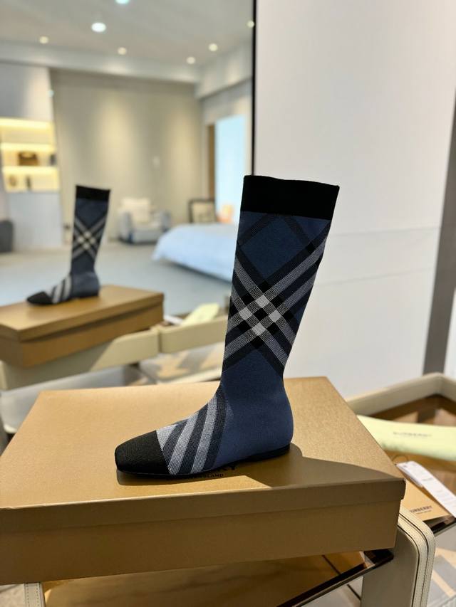 Price p: Burberryy Burberry Burberry's latest exclusive square-toe checkered str