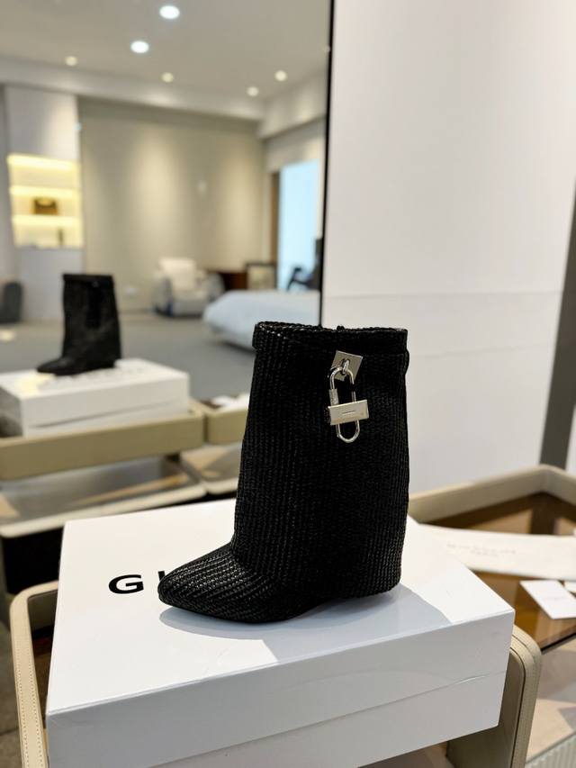 Price: Authentic Givenchy high-heeled ankle boots, top-quality custom version. G