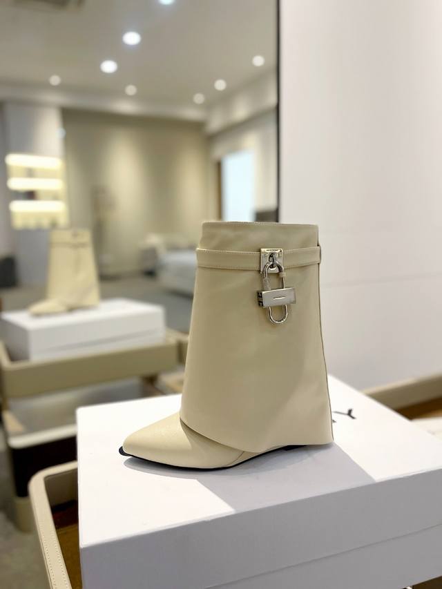 Price: Authentic Custom-Made Version Givenchy New High-Heeled Ankle Boots, Highe