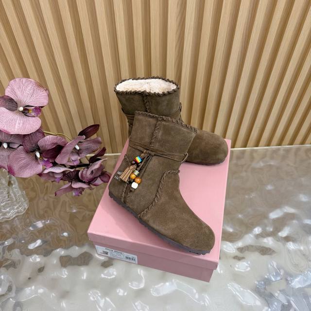 2025 Autumn/Winter New Miumiu Ethnic Bohemian Style Snow Boots/Fur Boots - A war
