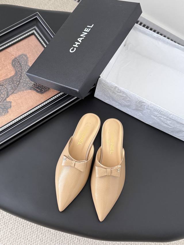 Chanel 2025 New Bow Sandals Small block heel instantly adds height, very stable