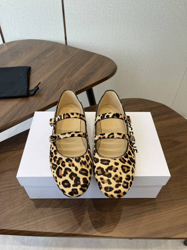 Celine 25Ss Super youthful and girly style, an overly beautiful pair of Mary Jan