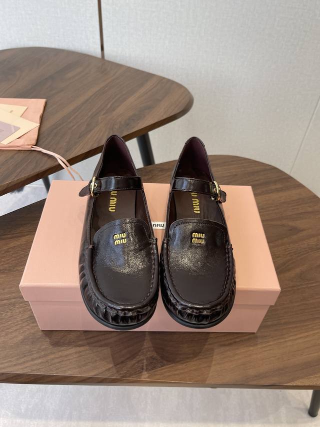 Spring/Summer 26Ssmiumiu Retro Mary Jane Shoes! When girlish charm meets retro t