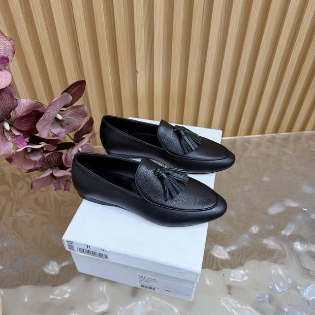 2025 New The Row ~ Retro and Stylish Tassel Loafers. A clever combination of sim