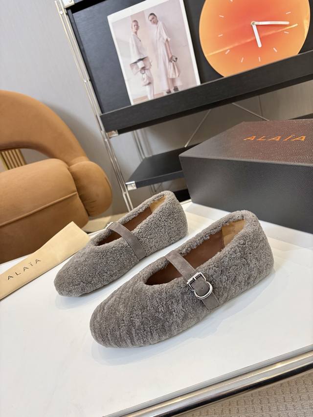 price: Brand: Alaia Alaia 25Ss Autumn/Winter New Arrival Flat Mary Jane Furry Sh