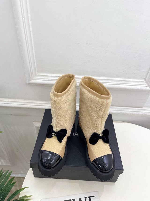 Chanel 25 2025 Autumn/Winter New Arrival: Classic Runway Style Chanel Double C