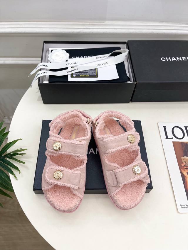 Chanel 25 2025 New Arrival: Classic Runway Style Chanel Double C Velcro Casual