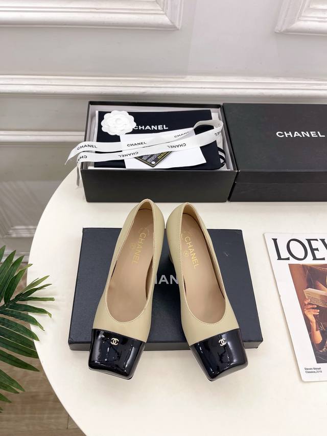 Chanel 25 2025 Autumn/Winter New Arrival: Classic Runway Style Chanel Double C