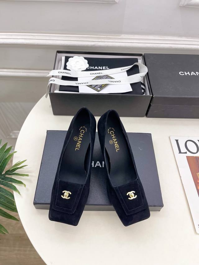 Chanel 25 2025 Autumn/Winter New Arrival: Classic Runway Style Chanel Double C