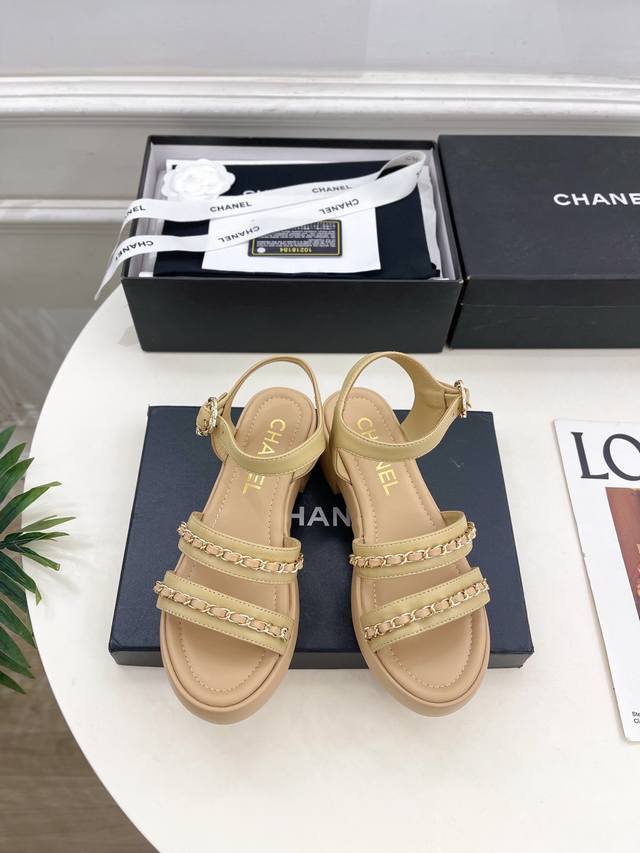 Chanel 25 2025 Spring/Summer New Arrival: Classic Chanel Double C Buckle Chain