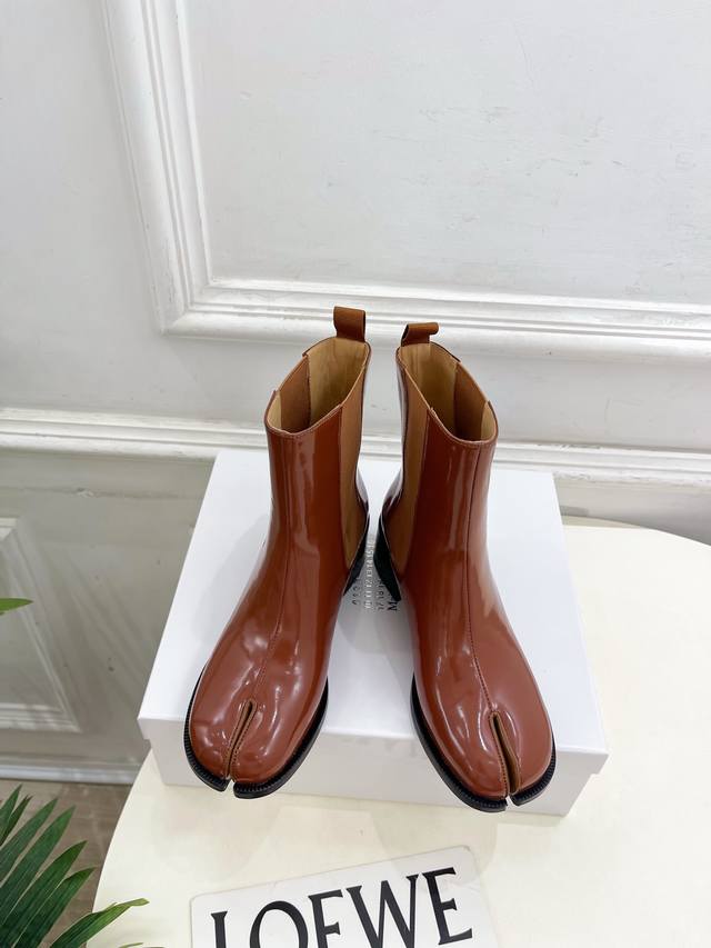 Maison Margiela Mm6 2025 Autumn/Winter New Classic Retro Split-Toe Chelsea Boots