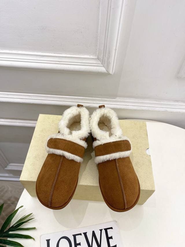 The Row 2025 Autumn/Winter New Retro Velcro Furry Shoes As one of the most popul
