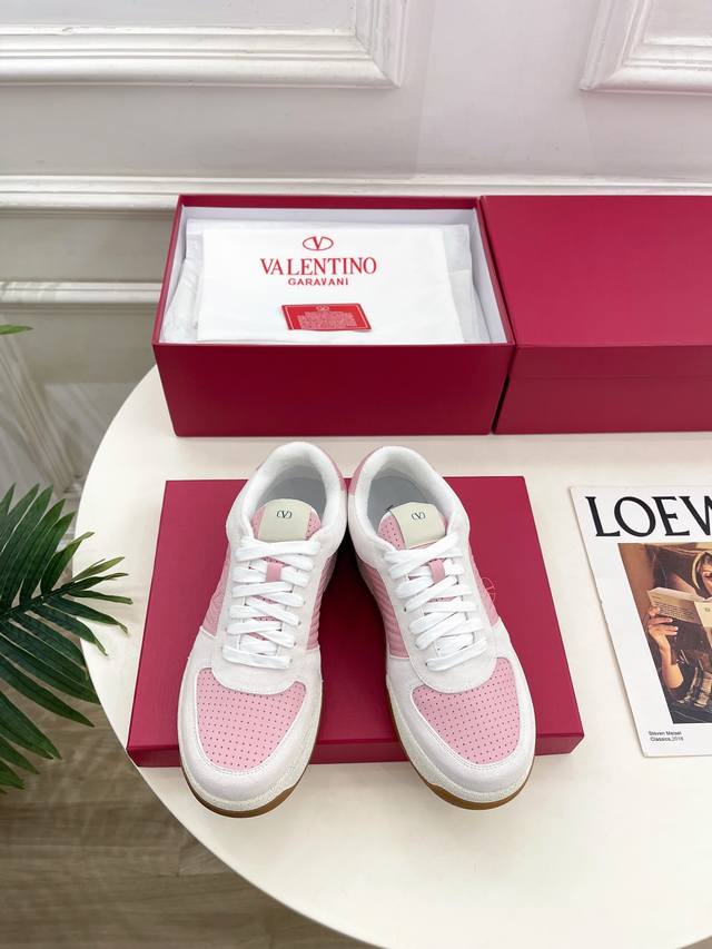 Valentino 2025 Latest Runway Style Sparry Cowhide Leather Couple Sneakers Origin