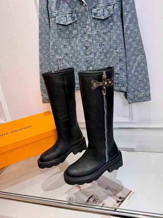 Lv Beaubourg boots are crafted from supple, naturally tumbled top-grain cowhide,