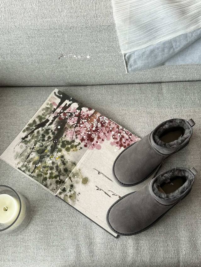 Zhou Dongyu's style 6109Mini snow boots are a popular item for autumn and winte