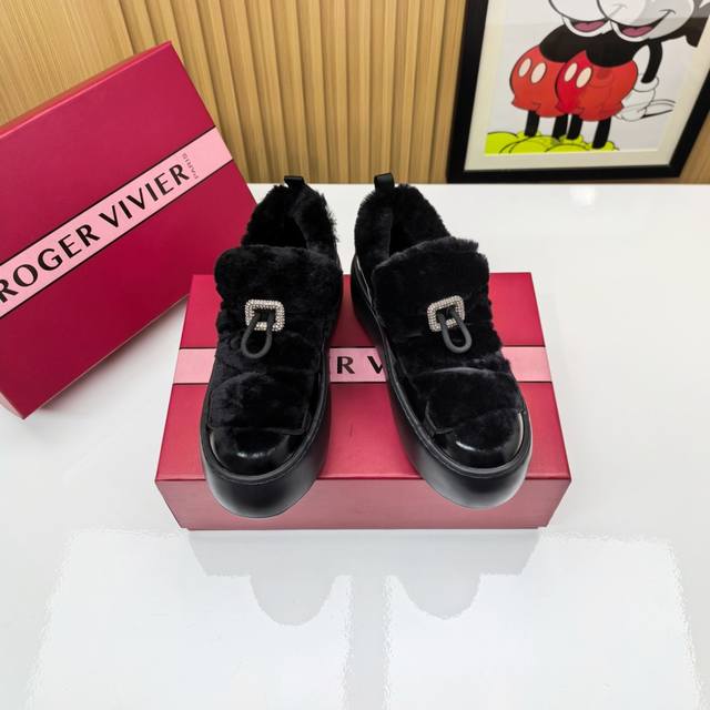 2025Ss Rv Sock Boots & Sneakers: Reshaping Mix-and-Match Aesthetics When the wra