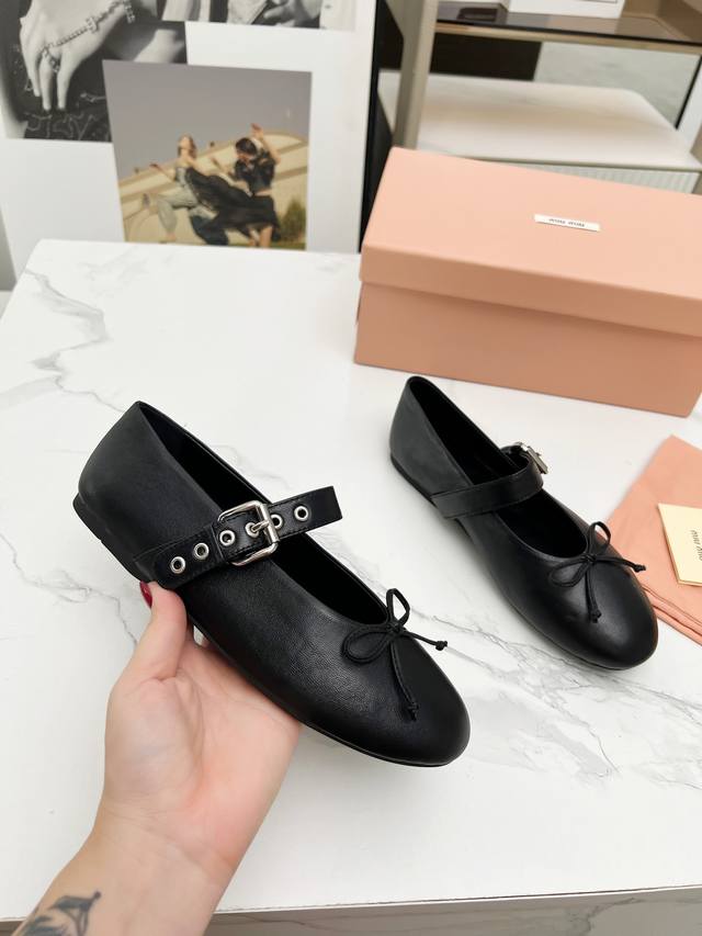 Ssmiumiu single shoes recommendation: Super comfortable Mary Jane ballet flats w