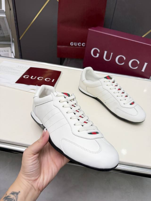A must-have classic from the Gucci collection! The brand's signature elements ar