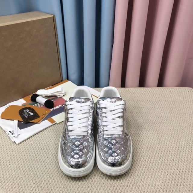 Top-tier couple's version Louis Vuitton Air Force 1 sneakers (DDD). Designed in