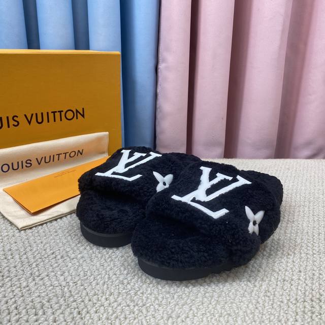 Top-tier Lv new color wool slippers, crafted from top-quality pure lambskin! Su