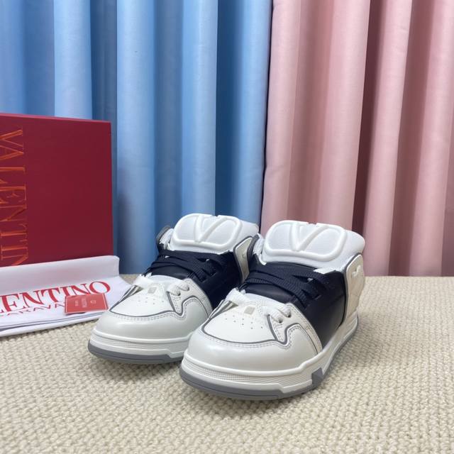 Upgraded Couple Shoes Top-Tier Version Valentino Bread Shoes, Latest Fashion Ru