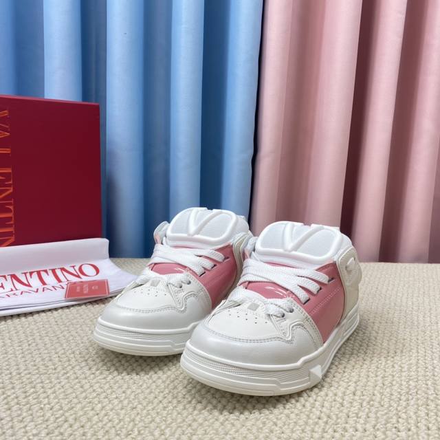 Upgraded Couple Shoes Top-tier version Valentino loafers, the latest fashion ru