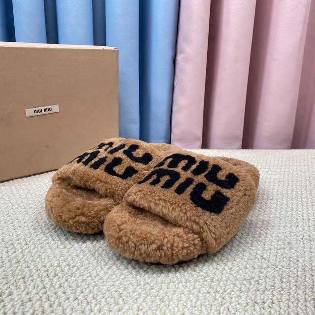 Top-tier Miu Miu latest flat sandals We've prepared several must-have sandals fo