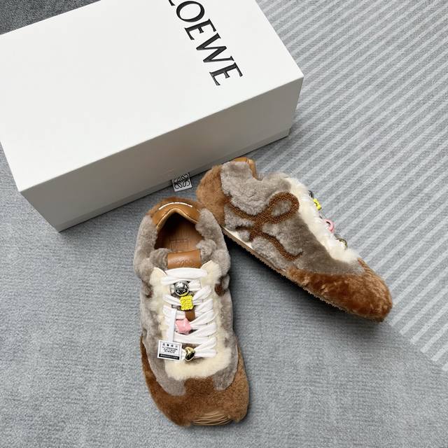 High-quality Loewe furry shoes in new colors! Loewe 2025 Fall/Winter new style!