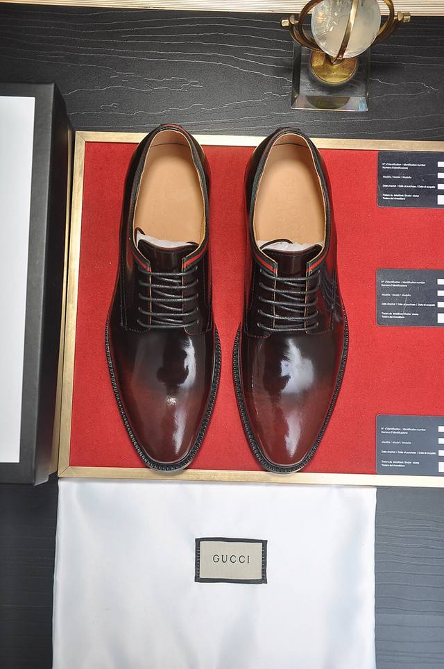 Gucci, Italy's top luxury men's shoe giant, presents its new all-leather lining