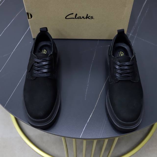 Qile. Autumn/Winter Men's Clothing, featuring a thick sole and a minimalist des