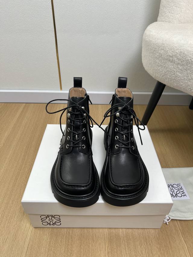 Loeve 2025 2025 Autumn/Winter New Arrival - Latest Hot-Selling Retro Off-White A