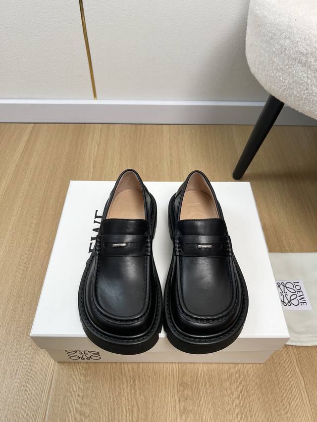 Loeve 2025 2025 Autumn/Winter New Arrival - Latest Hot-Selling Retro Off-White L