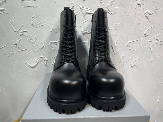 Latest winter bestseller: Balenciaga Stomper ankle boots. Developed 1:1 from the