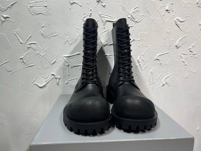 Latest 2025 Balenciaga Hummer Men's Lace-up Boots, Slightly Asymmetrical Round