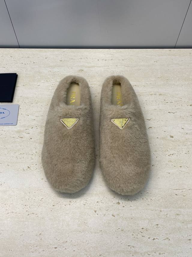 Factory direct price Prada 2025 Autumn/Winter New Women's Shoes Prada Letter Log