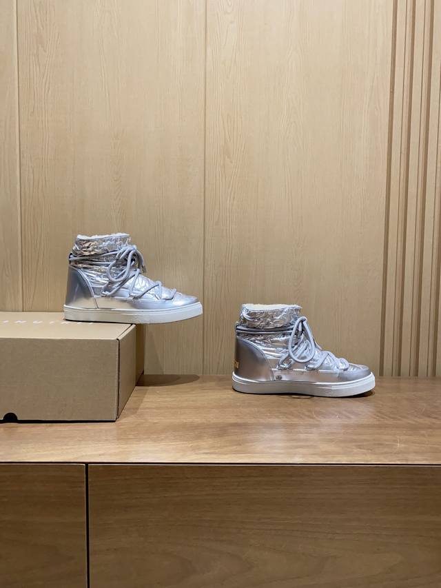 Five-pointed star Inuikii The beauty of cold from Switzerland Inuikii sheepskin