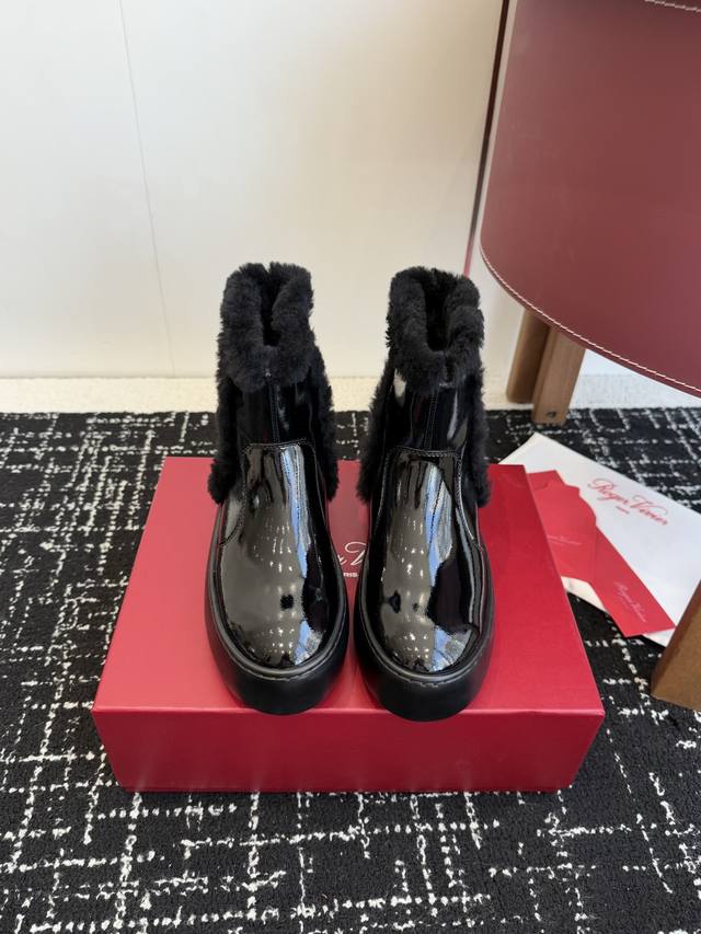 Retailer-grade RV 25 Autumn/Winter New Arrivals! New furry boots with a rounded