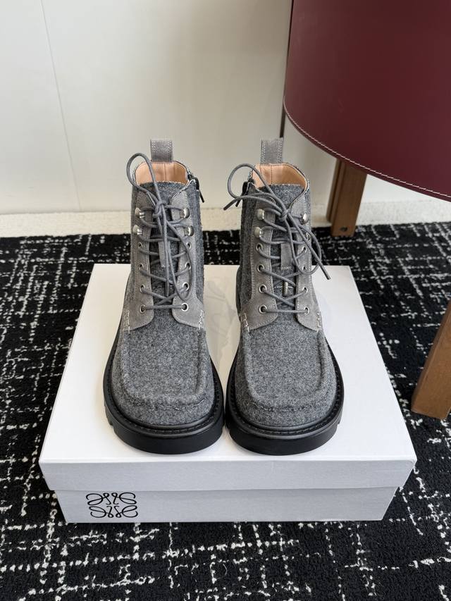 Retail-grade Loewe 25Ss Autumn/Winter New Doll Toe Martin Boots Simple, stylish,