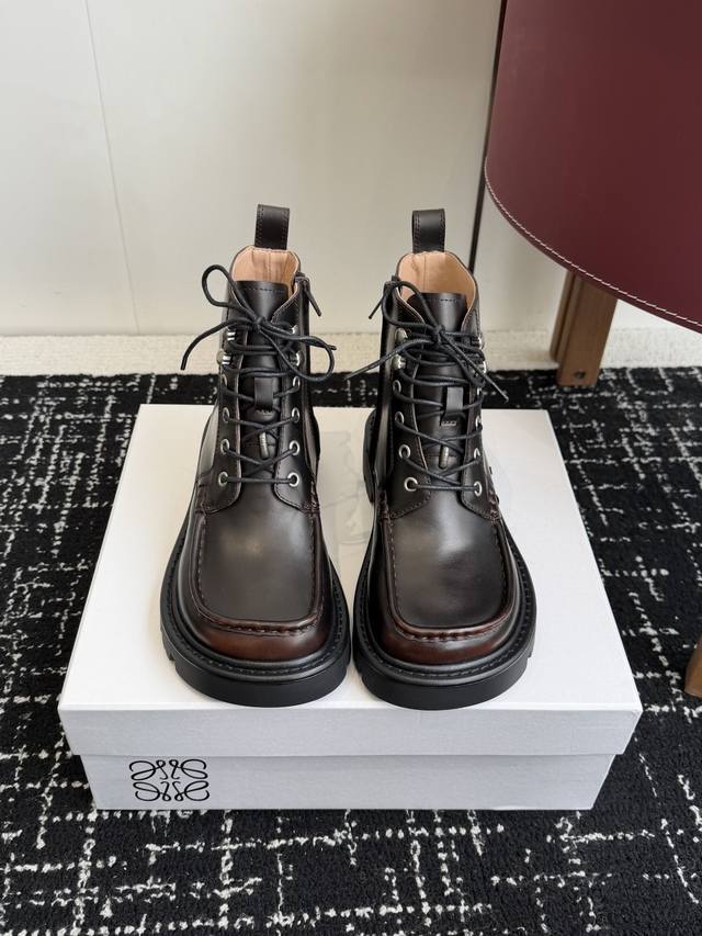 Retail-grade Loewe 25Ss Autumn/Winter New Doll Toe Shoes with Martin Boots Simpl