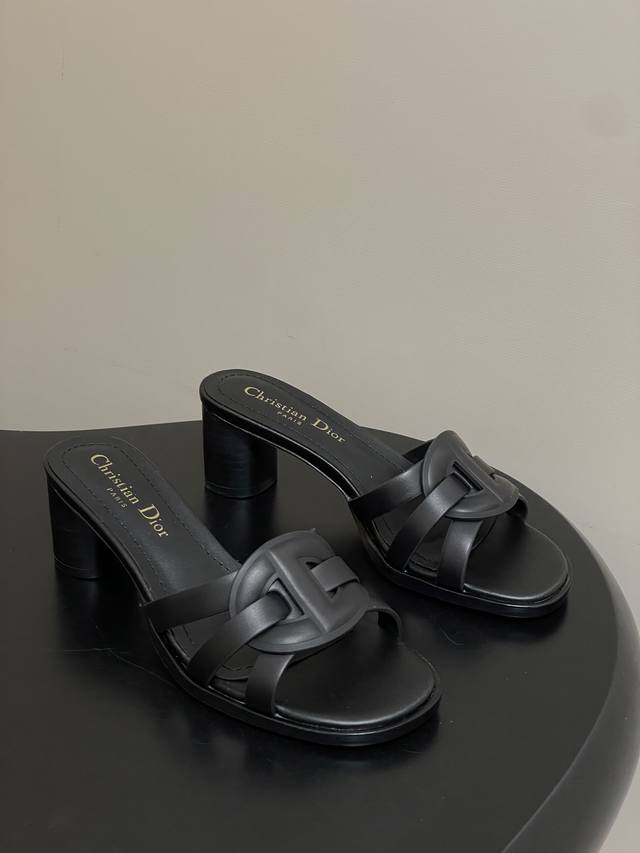 25Ss Spring/Summer New Dior D-Club Hollow-out Layered Cd Cross Strap Sandals wit