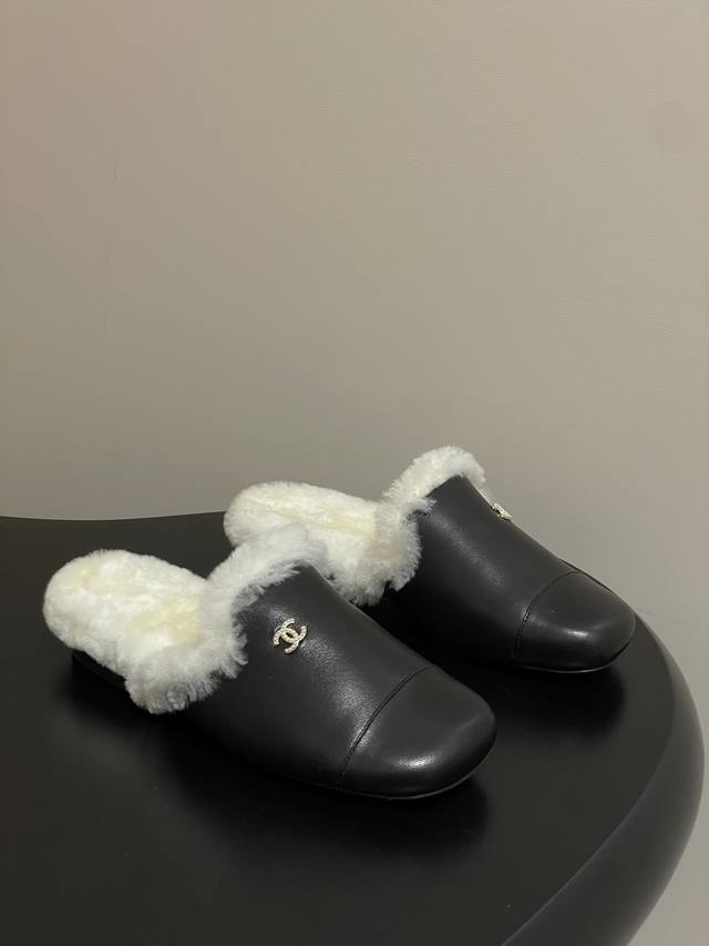 25Ss Autumn/Winter New Chanel Mini Toe Double C Rhinestone Buckle Wool Slippers,