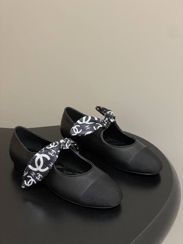 New Spring/Summer Chanel 26C Scarf Series Color Block Bow Double C Ribbon Mary J