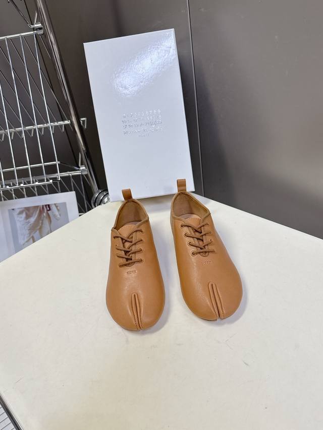 Maison Margiela Mm6 Mary Jane Split-Toe Shoes Ballet Flats Many celebrities and