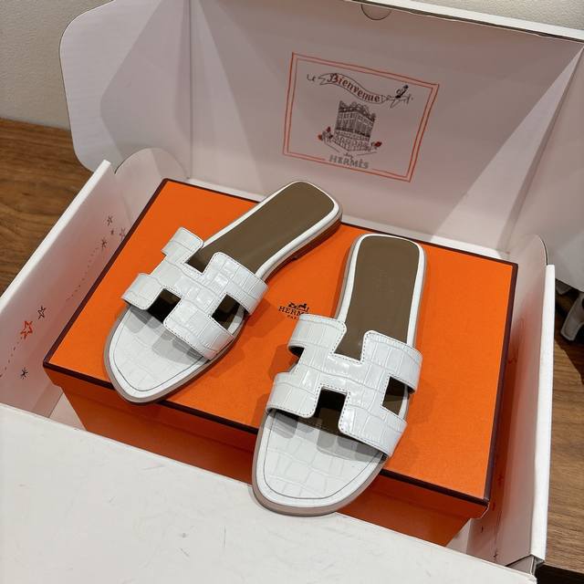 Hermes... A Eclair 2025 New Colors + Bestselling Series Excellent fit, slightly