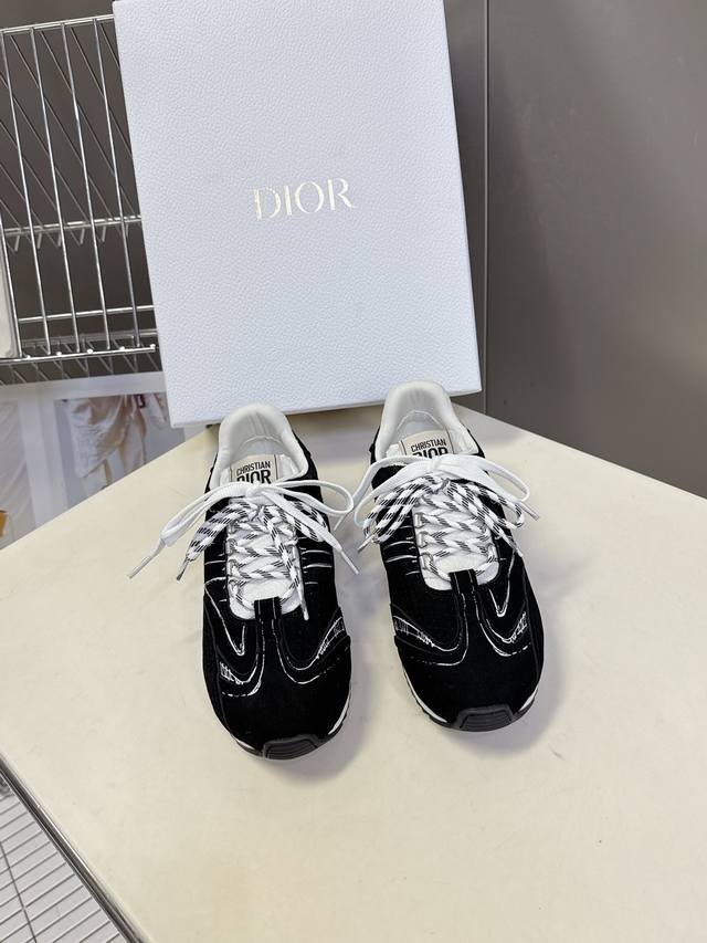 Dior's latest runway graffiti sketch German training shoes, Cortez sneakers, Pur