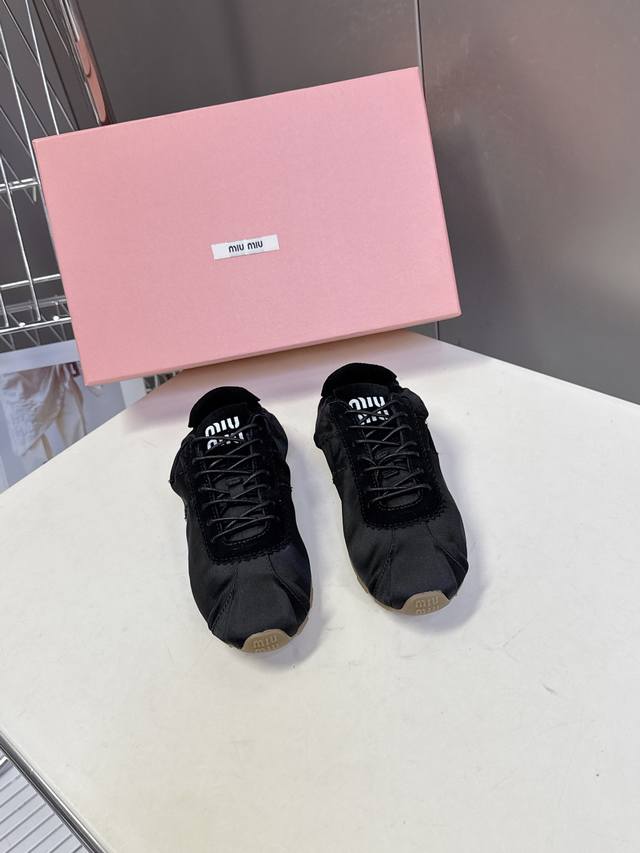 Miumiu Spring/Summer Latest Runway Style Thin-Soled Casual Shoes This is a super
